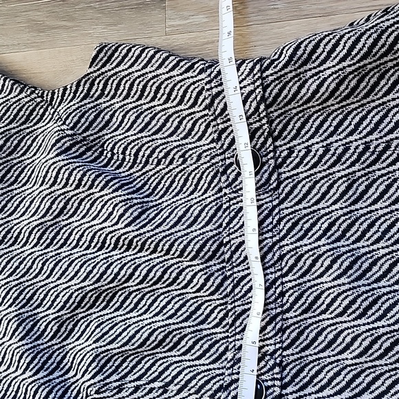 Elegant Black and White Women's Dress - Picture 5 of 11